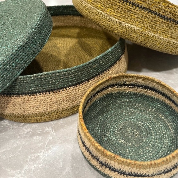 Other - Set of 3 Nested Raffia Baskets w/ Lid NWOT